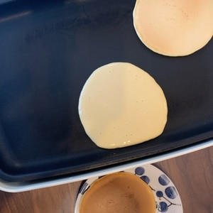 超簡単！小麦粉から作るふわふわホットケーキ